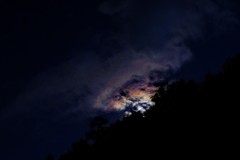 月隠れ 雲輝く