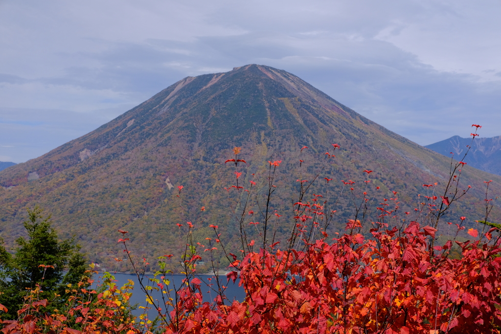 男体山