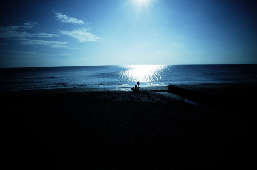 海の向こうに