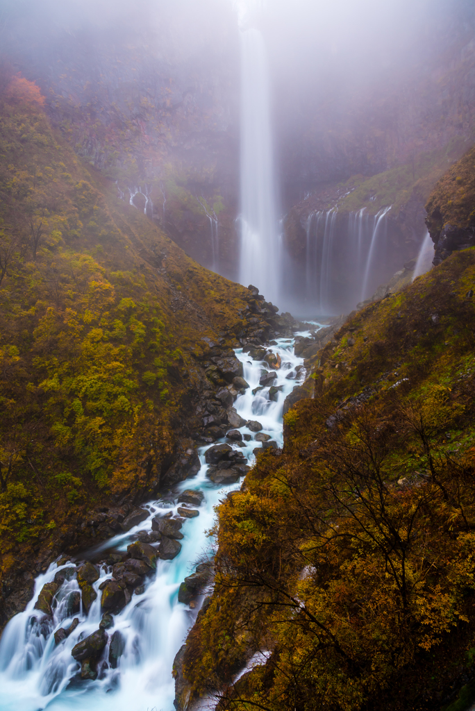 霧中の名瀑