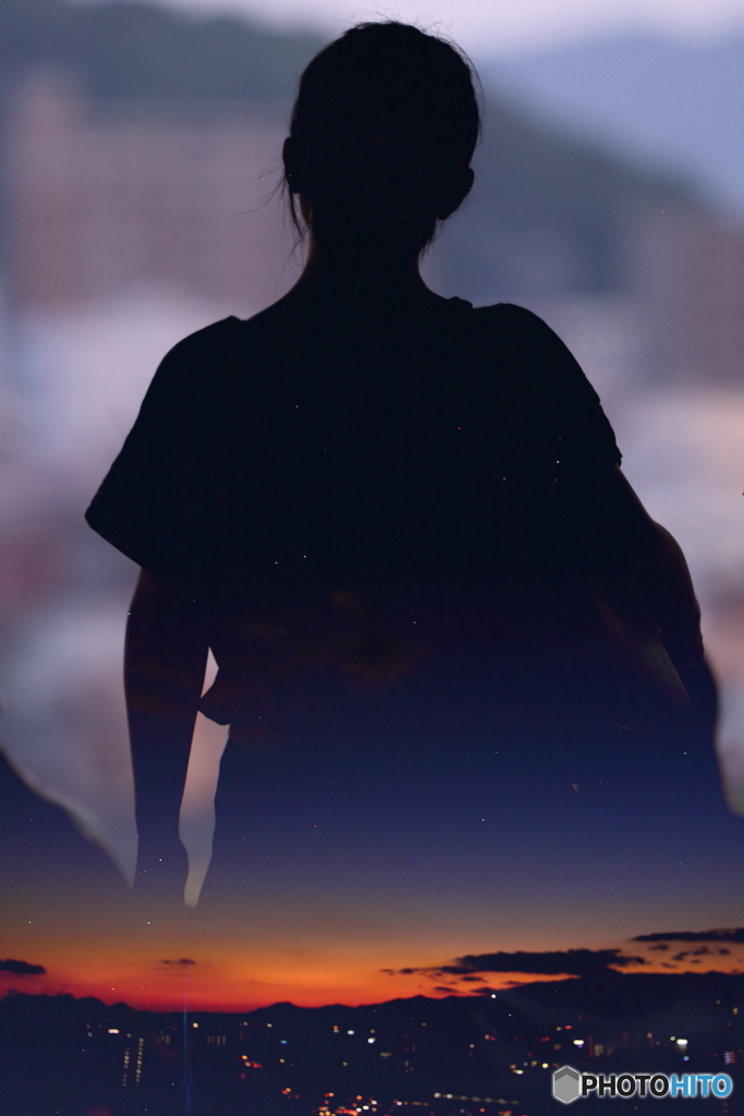ファインダーの中の劇場　～夕闇の美女～