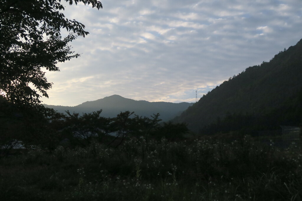 暮れゆく里山