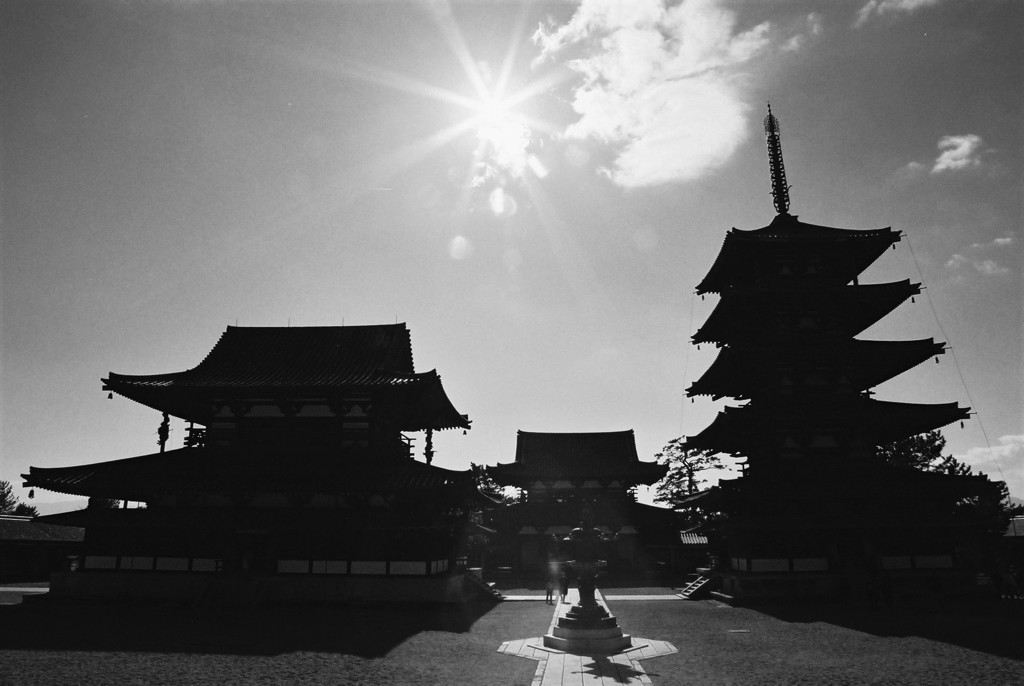 法隆寺　金堂と五重塔