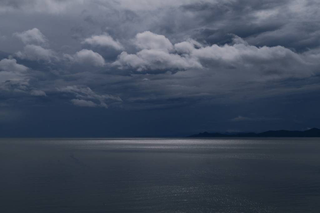 梅雨空