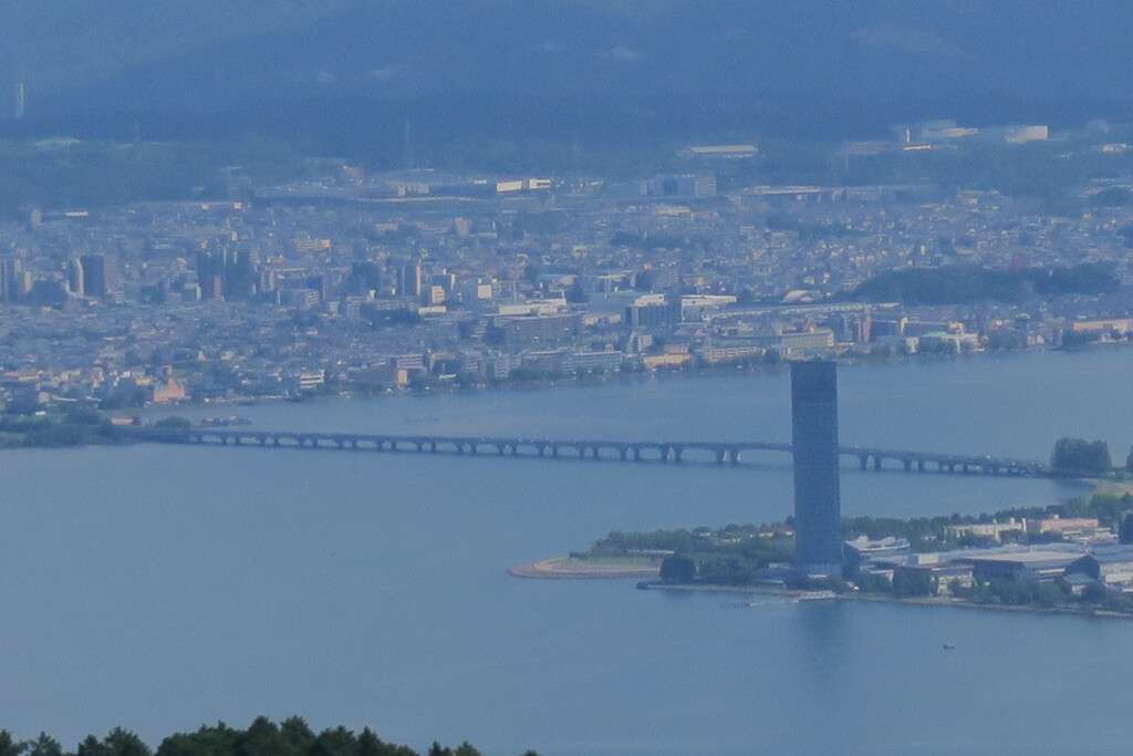 遠景、近江大橋とプリンスホテル