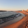 夕日を浴びた砂浜