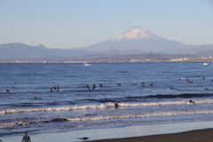 富士山とサーファーと海・・・