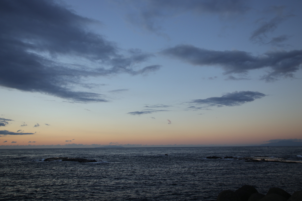 日の出前の空