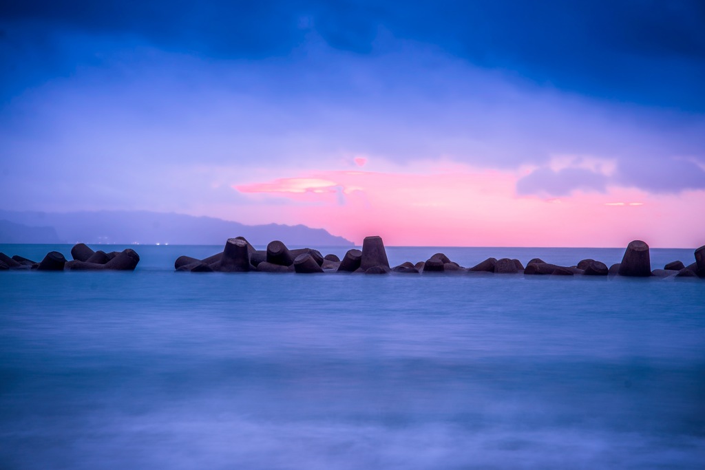 夜明けの海