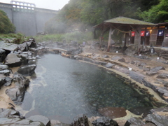 雨の露天風呂