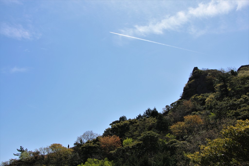 佇む像