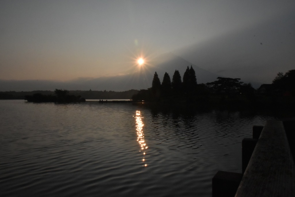 田貫湖の夜明け