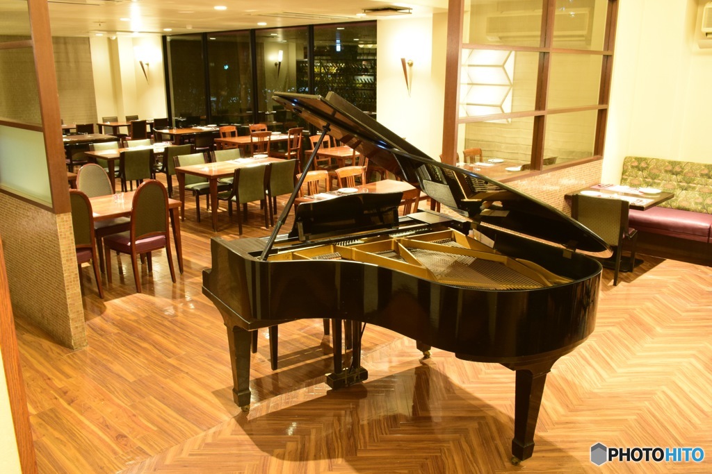 ピアノのあるレストラン