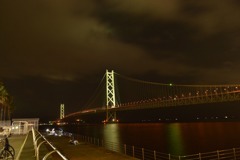 明石海峡大橋と釣り人