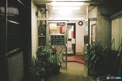 夜のビリヤード場