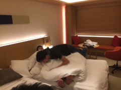 ＠Hotel 寝起きドッキリ　Part.2 Flying Body Splash