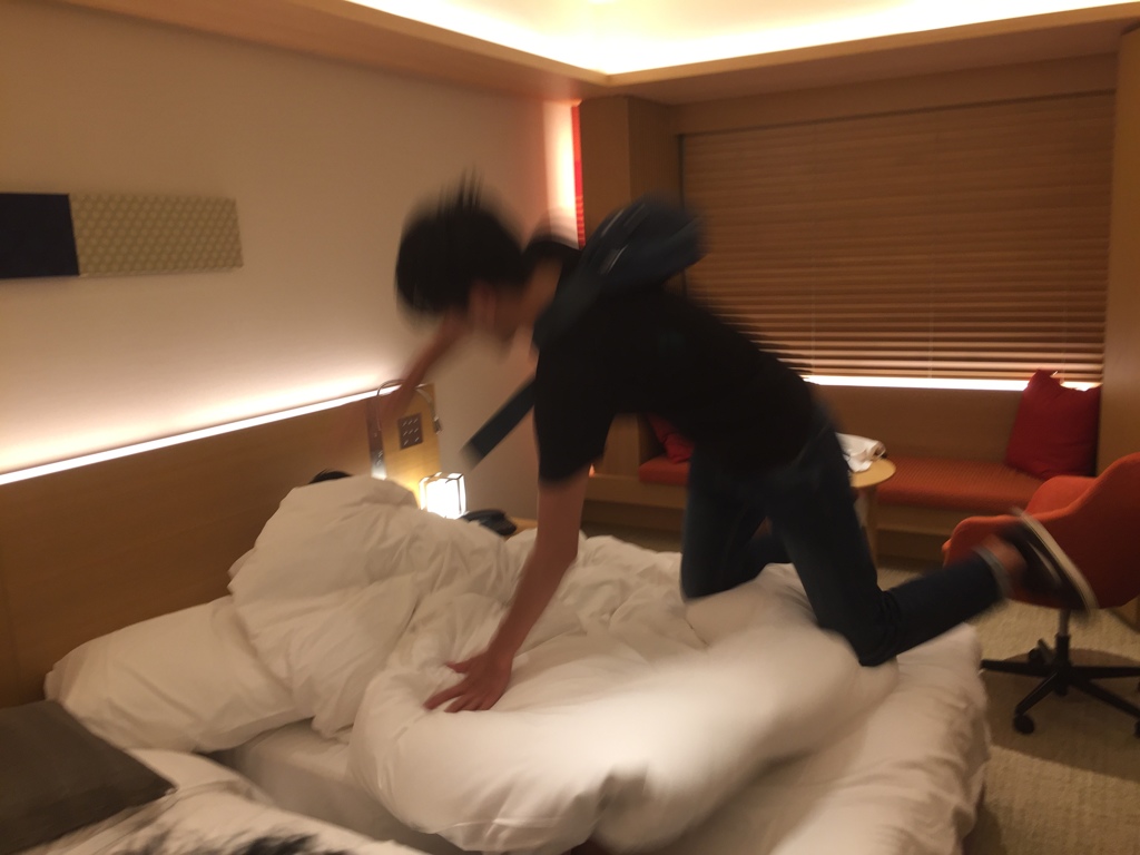 ＠Hotel 寝起きドッキリ　Part.2 Flying Body Splash