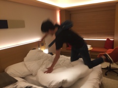 ＠Hotel 寝起きドッキリ　Part.2 Flying Body Splash