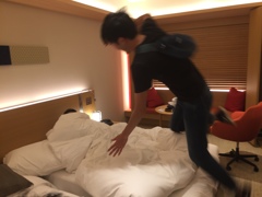 ＠Hotel 寝起きドッキリ　Part.2 Flying Body Splash