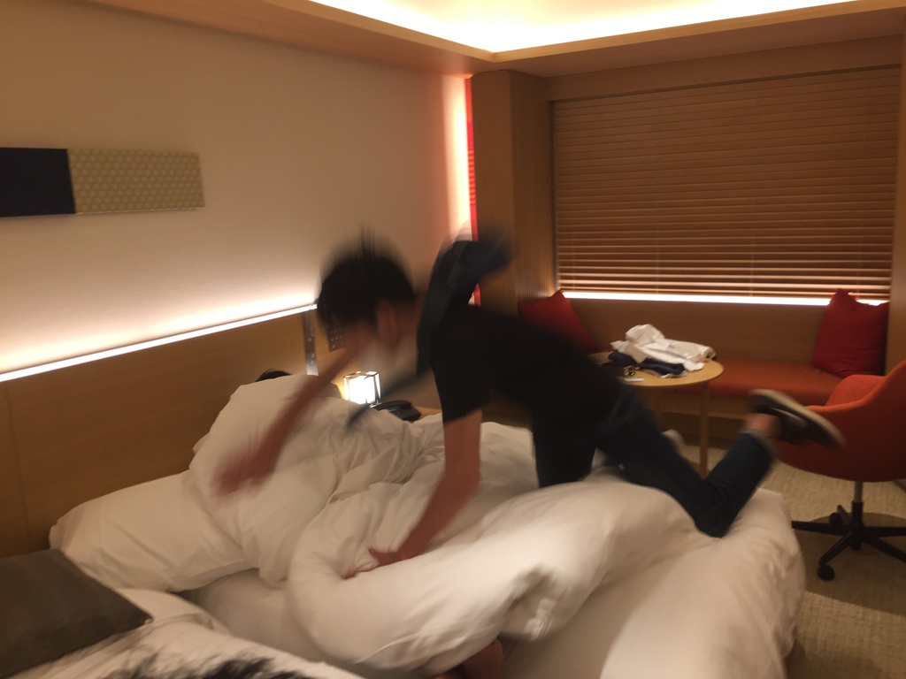 ＠Hotel 寝起きドッキリ　Part.2 Flying Body Splash