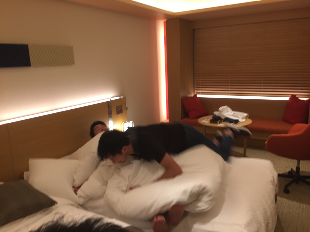 ＠Hotel 寝起きドッキリ　Part.2 Flying Body Splash