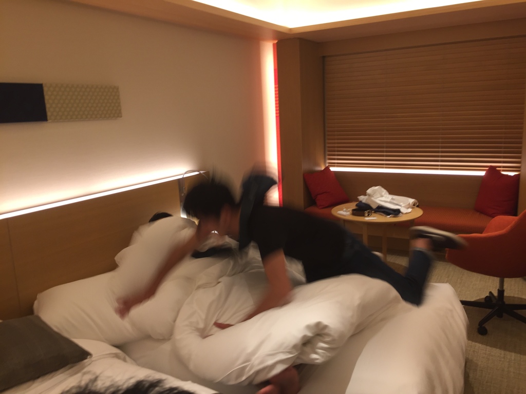 ＠Hotel 寝起きドッキリ　Part.2 Flying Body Splash