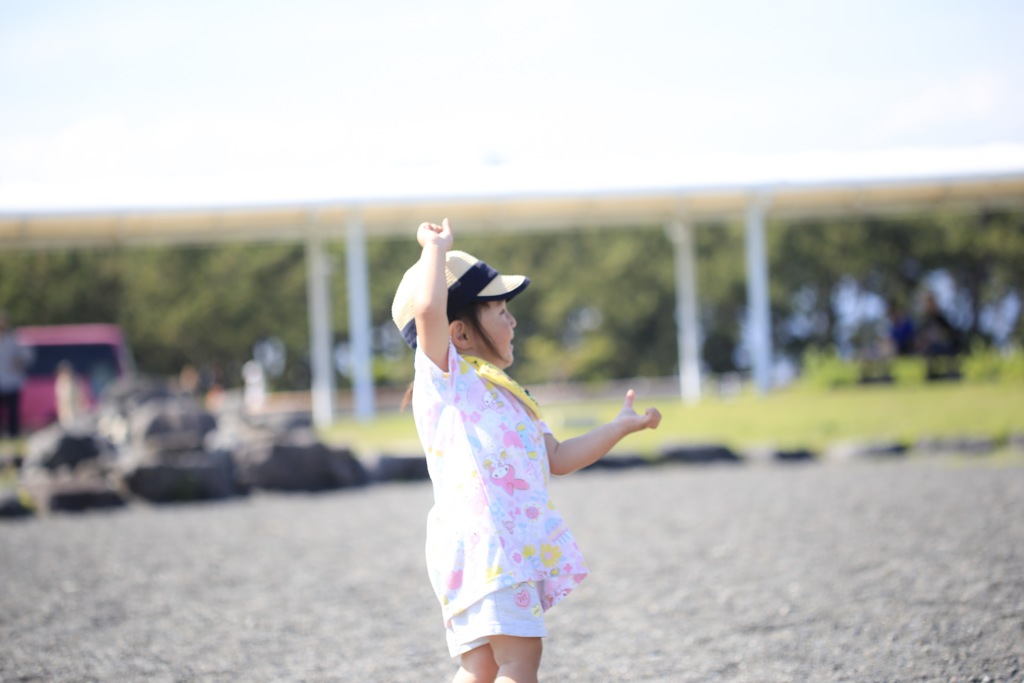 お兄ちゃんにばいばーいっ