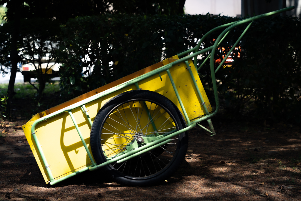 黄色いリヤカー