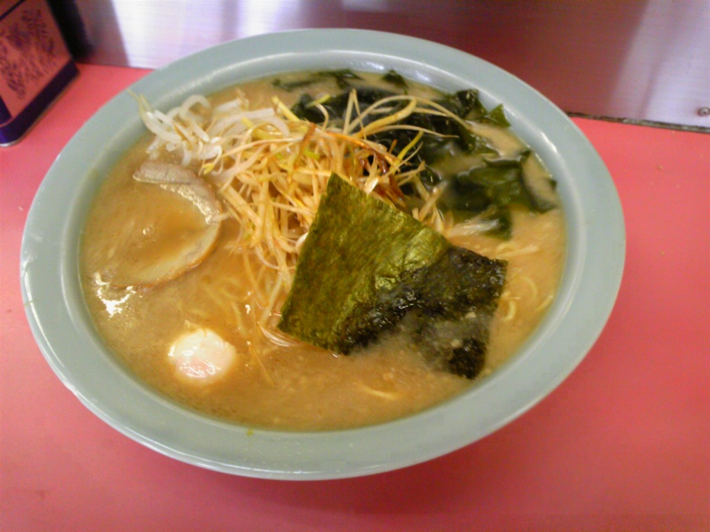 上尾市　とんとんラーメン　ネギラーメン　温泉卵のサービス入り