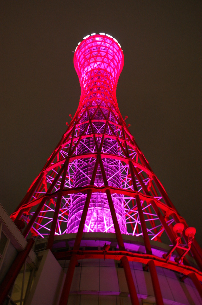 ピンク色のポートタワー