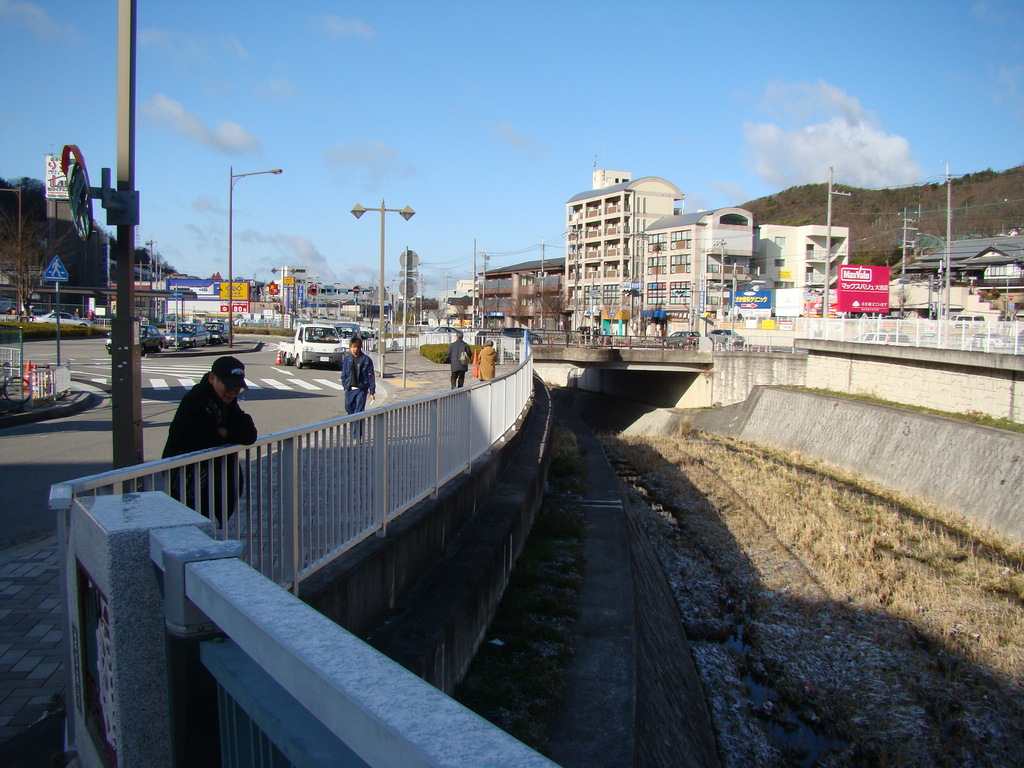 谷上駅前