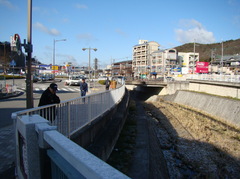 谷上駅前