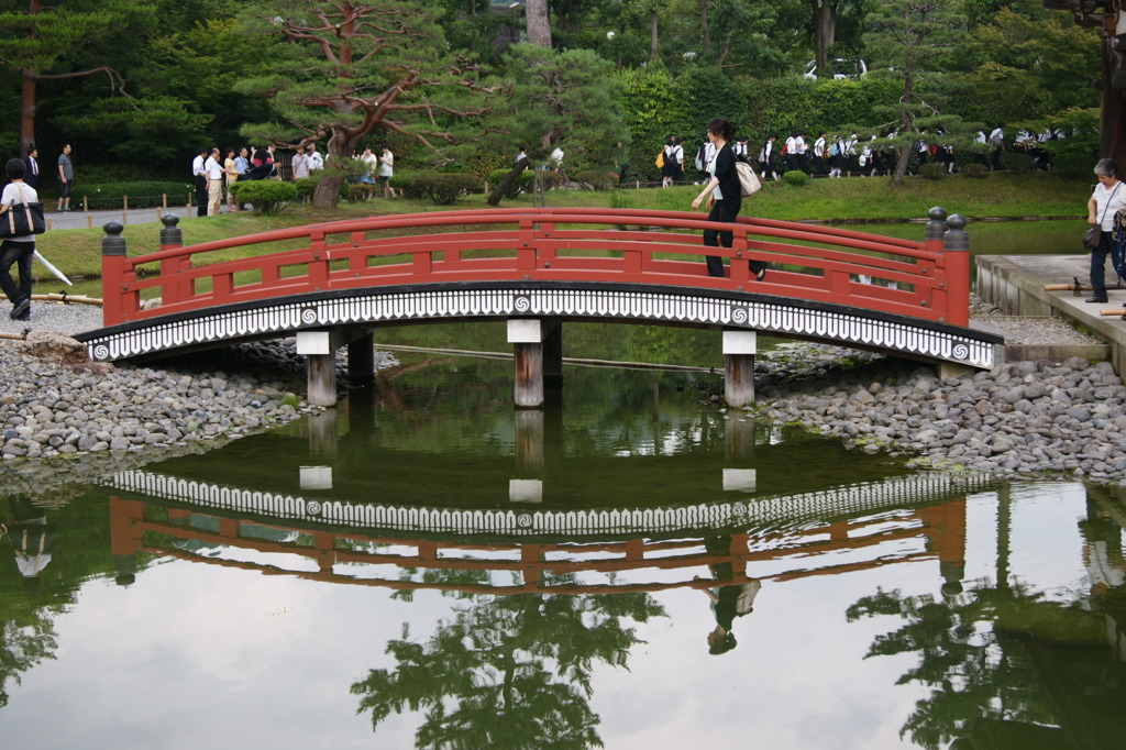 鏡面の橋