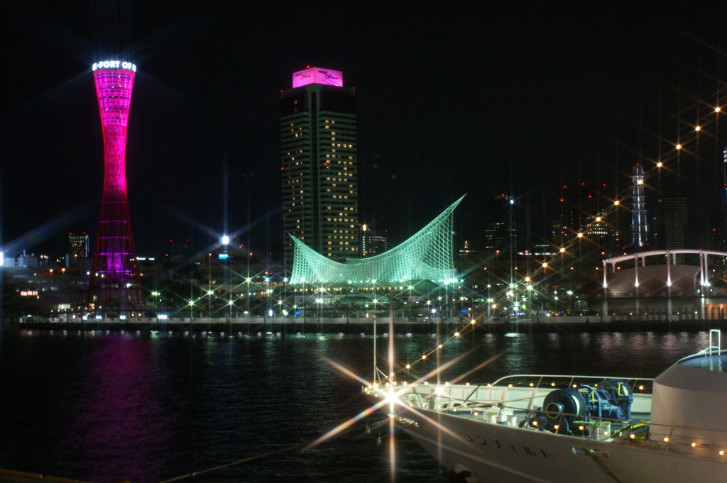 神戸の夜景がピンクに