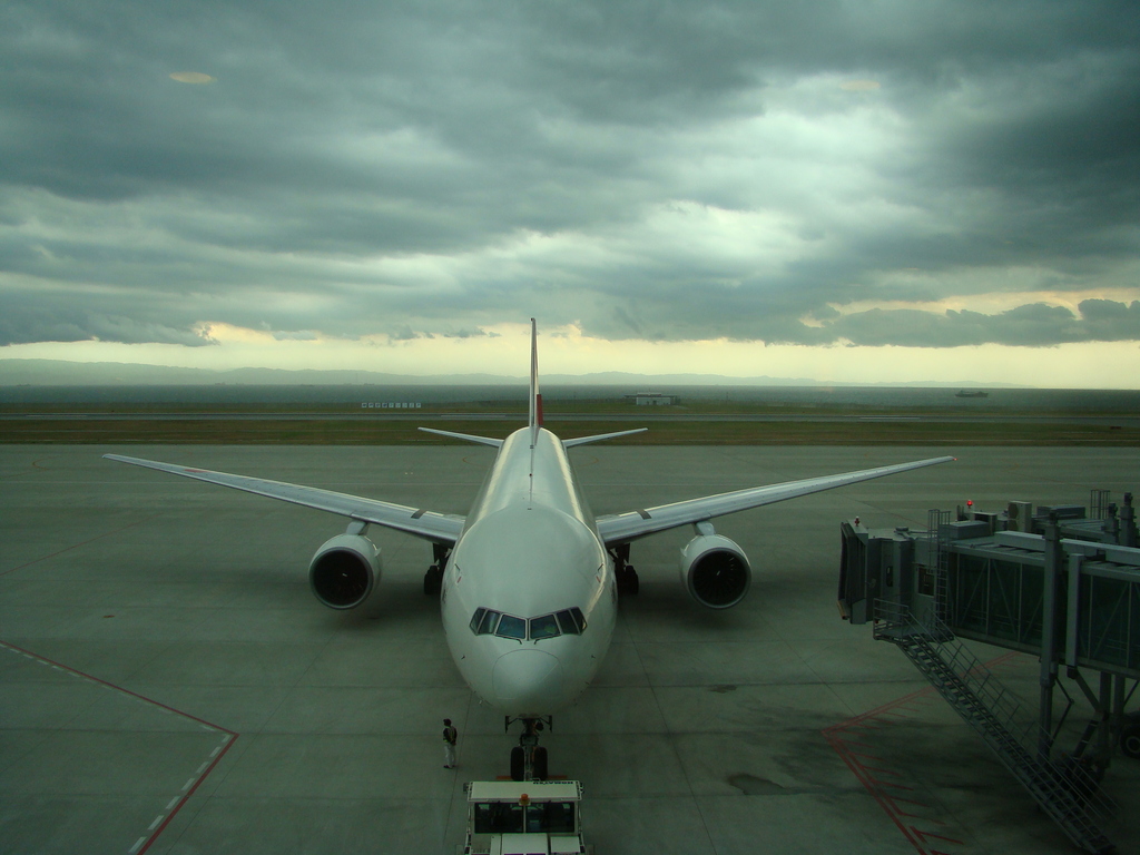 悪天候の神戸空港