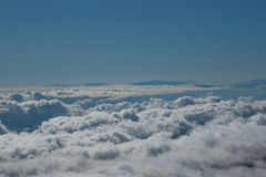 雲海から富士を眺める