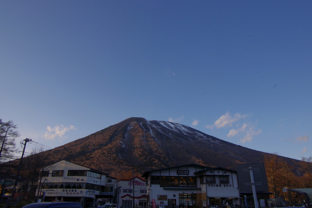 赤い男体山