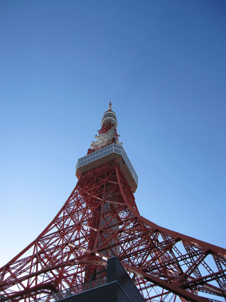 下からの東京タワー