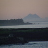 朝靄に煙る北硫黄島