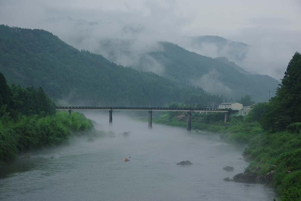 吉野川霧景