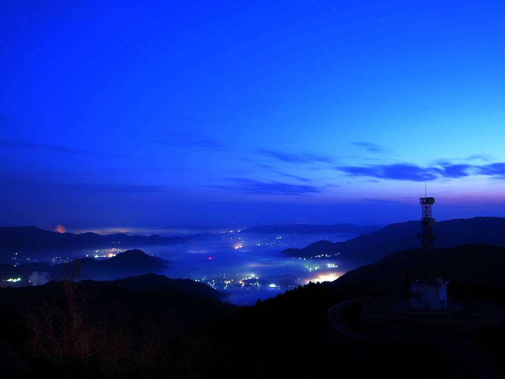 霧の里山