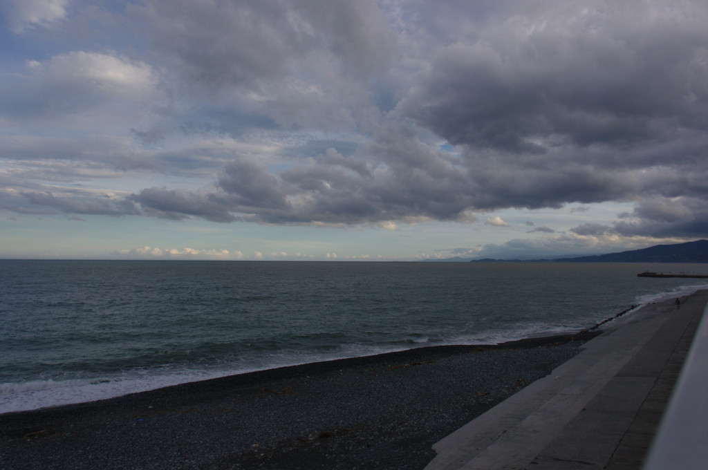 夕方の海の色