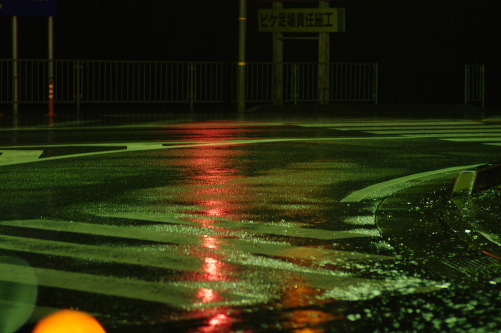 雨と道路。。