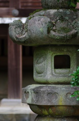 ハートの石灯籠