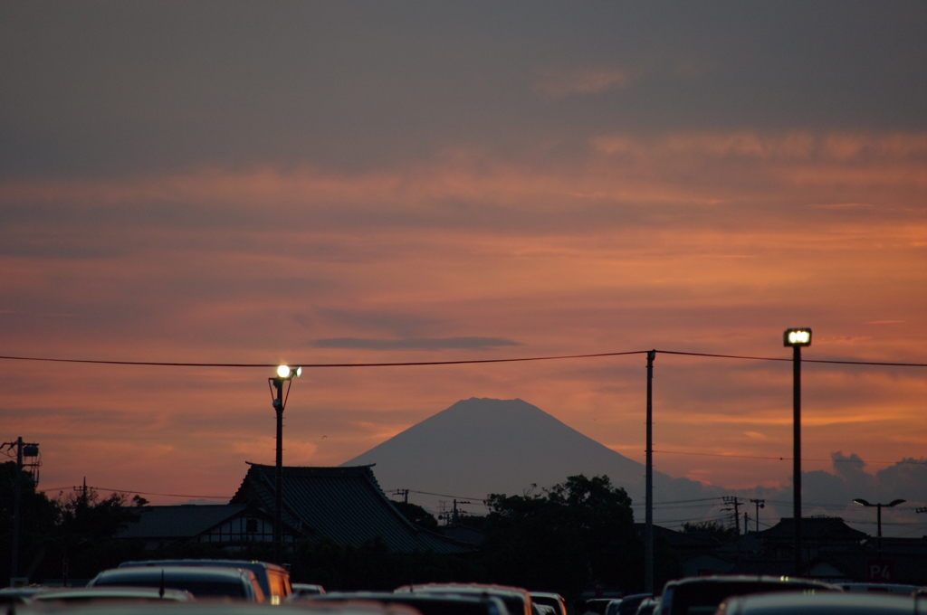 山の見える街