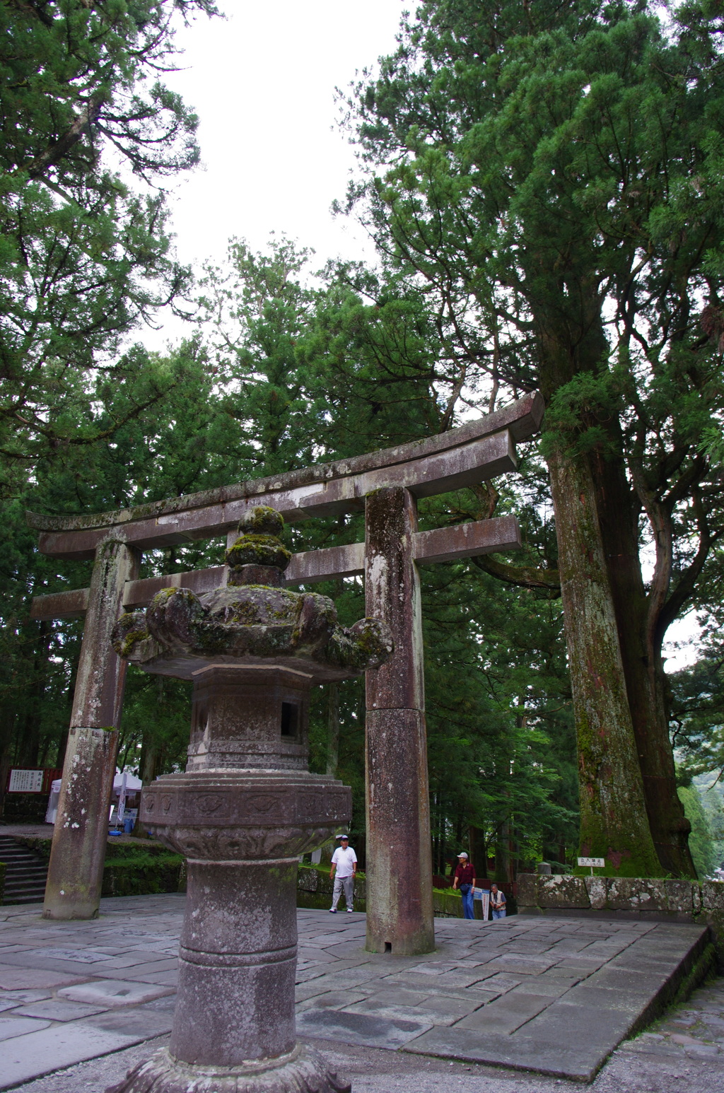 鳥居と灯籠