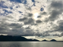 雲と湖