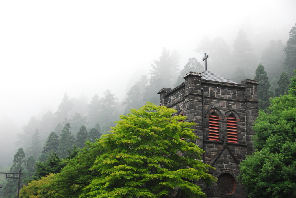 霧中の教会