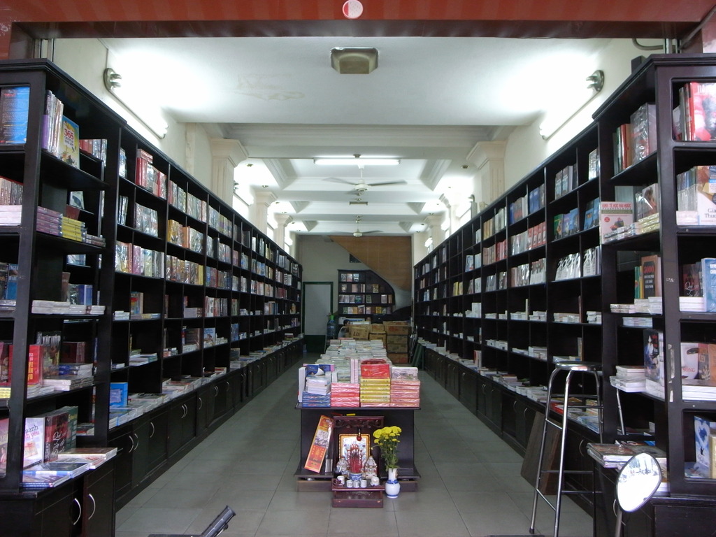 ベトナムの本屋さん