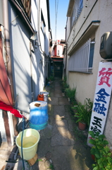 路地奥の質屋